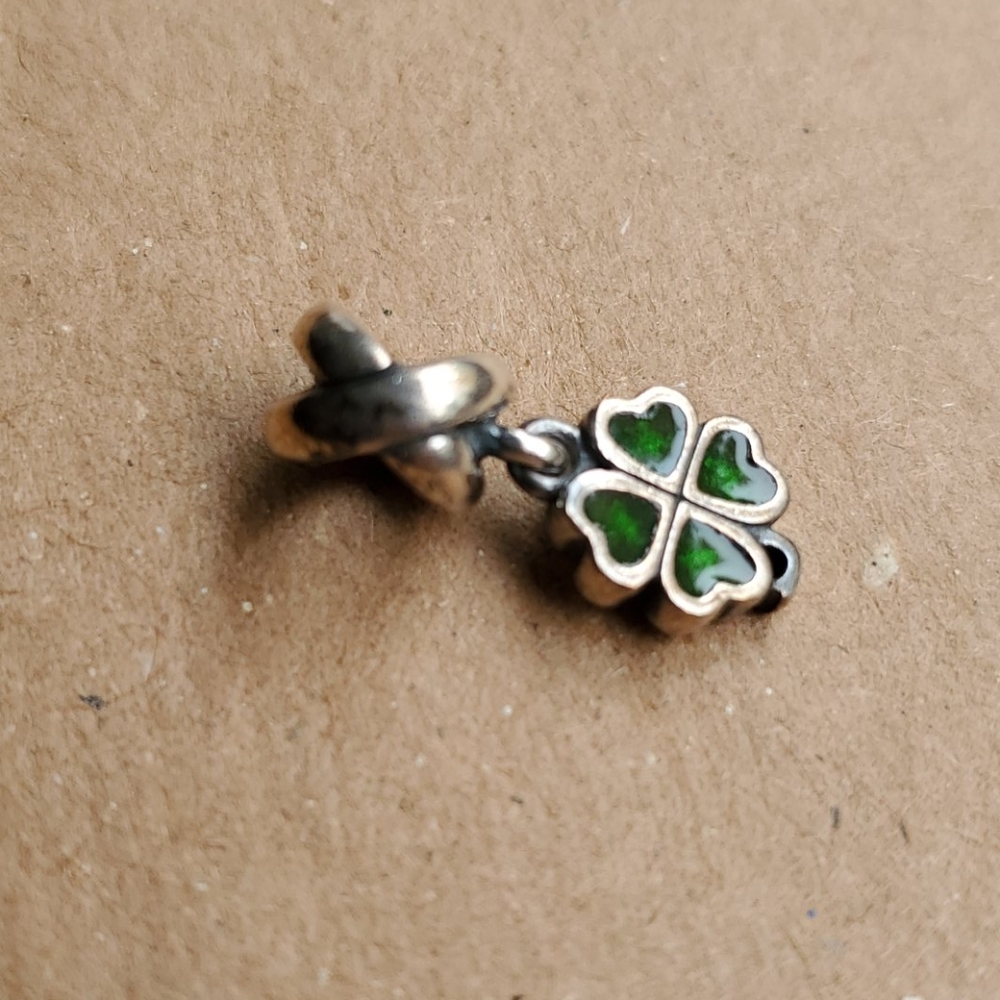 Pandora Shamrock Dangle Charm - Green Details